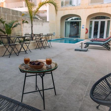 The Carob Tree Bed & Breakfast Victoria Bagian luar foto