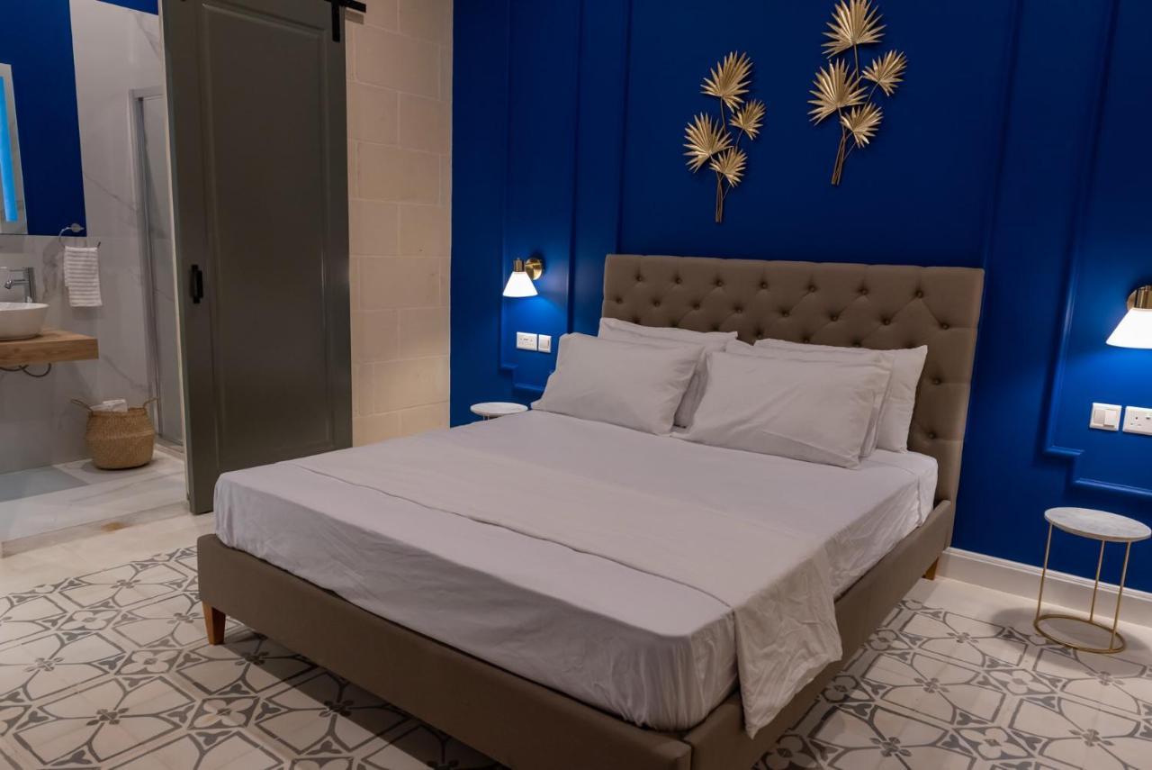 The Carob Tree Bed & Breakfast Victoria Bagian luar foto