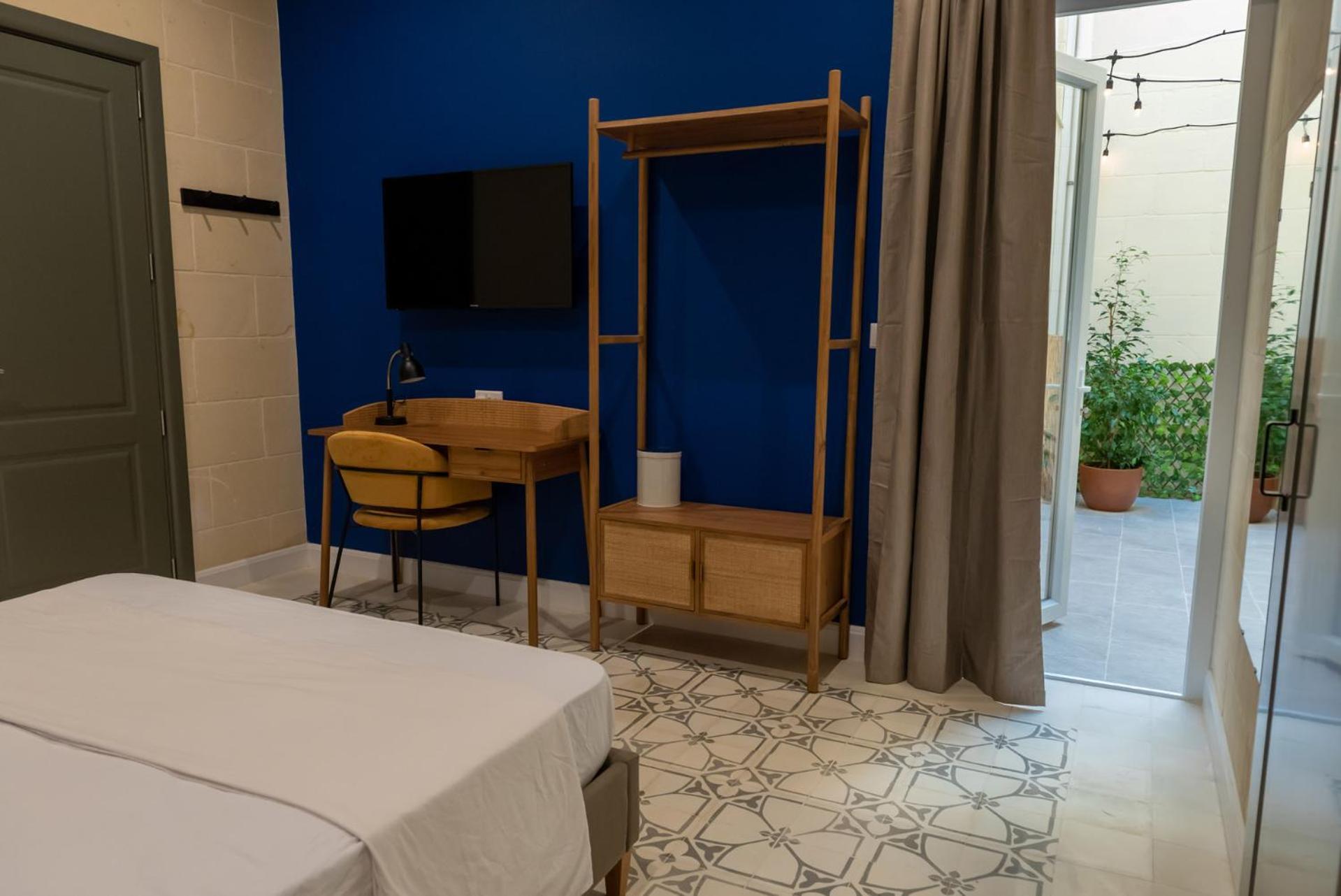 The Carob Tree Bed & Breakfast Victoria Bagian luar foto