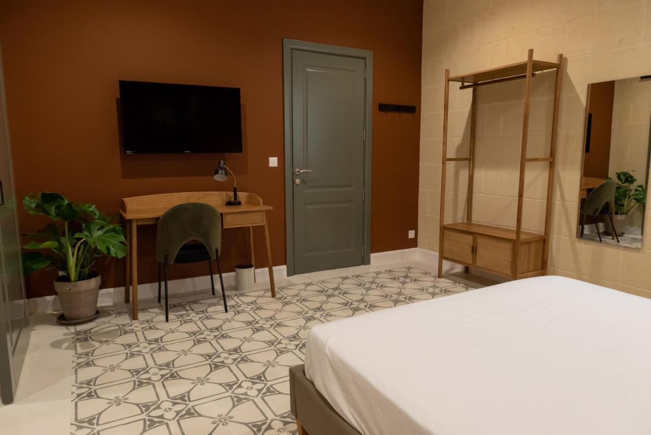 The Carob Tree Bed & Breakfast Victoria Bagian luar foto