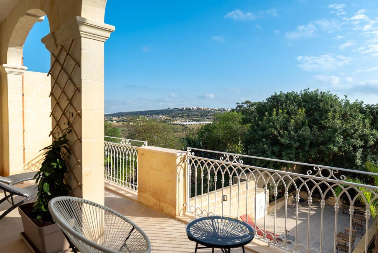 The Carob Tree Bed & Breakfast Victoria Bagian luar foto