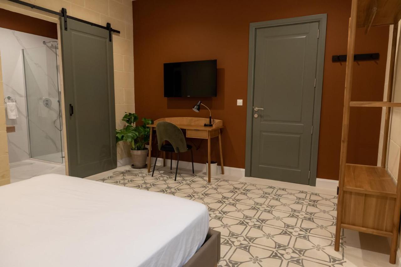 The Carob Tree Bed & Breakfast Victoria Bagian luar foto