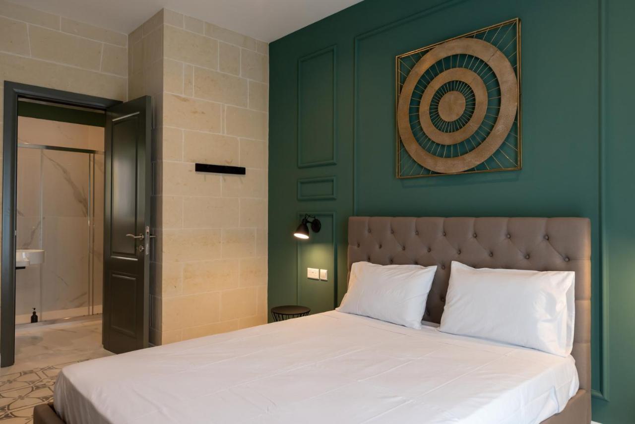 The Carob Tree Bed & Breakfast Victoria Bagian luar foto
