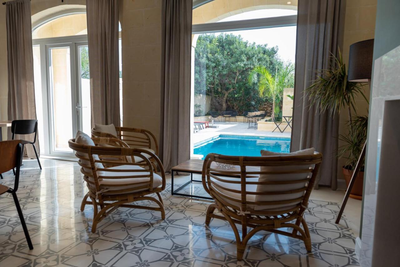 The Carob Tree Bed & Breakfast Victoria Bagian luar foto