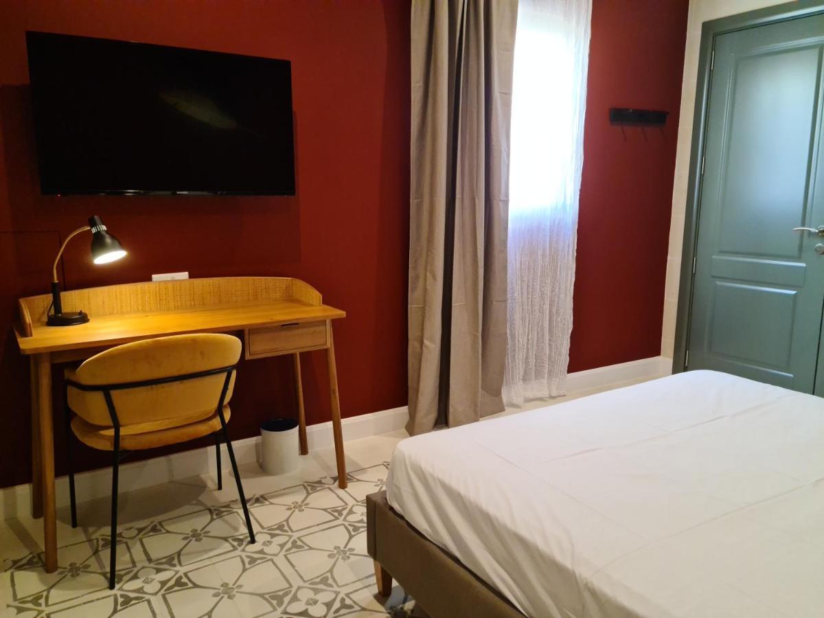 The Carob Tree Bed & Breakfast Victoria Bagian luar foto
