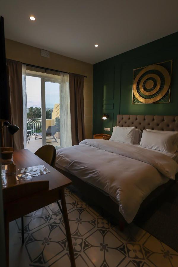 The Carob Tree Bed & Breakfast Victoria Bagian luar foto