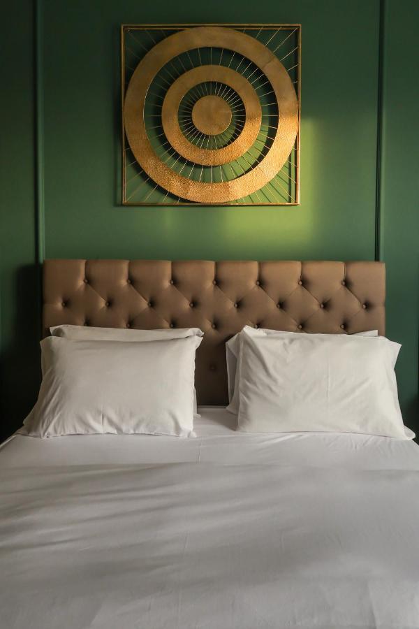 The Carob Tree Bed & Breakfast Victoria Bagian luar foto