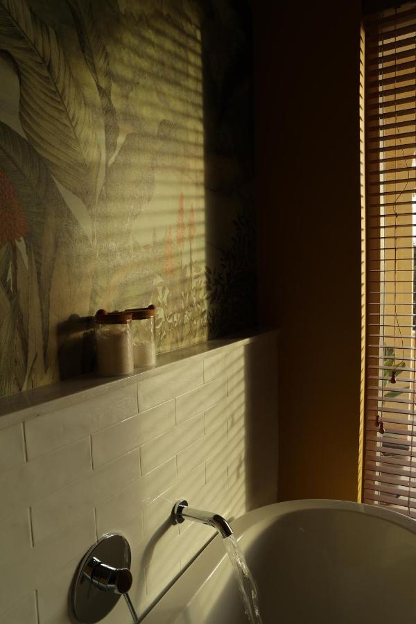 The Carob Tree Bed & Breakfast Victoria Bagian luar foto