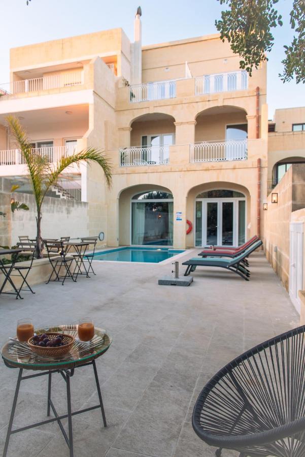 The Carob Tree Bed & Breakfast Victoria Bagian luar foto