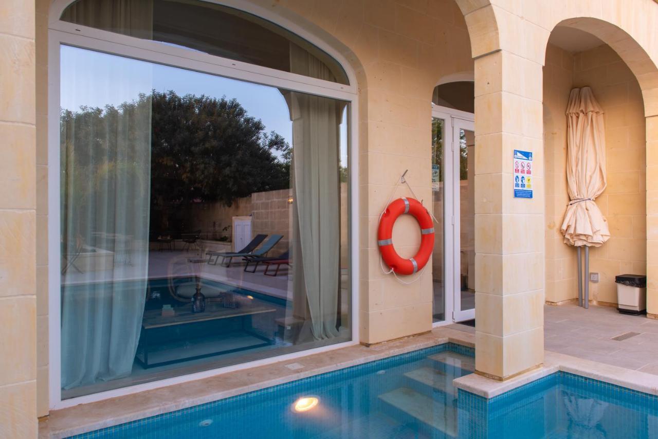 The Carob Tree Bed & Breakfast Victoria Bagian luar foto