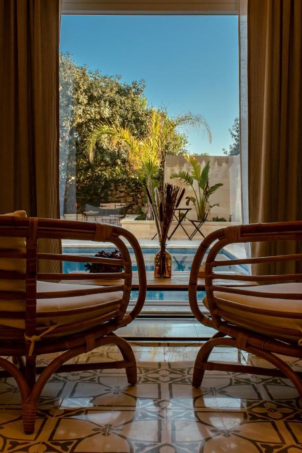 The Carob Tree Bed & Breakfast Victoria Bagian luar foto
