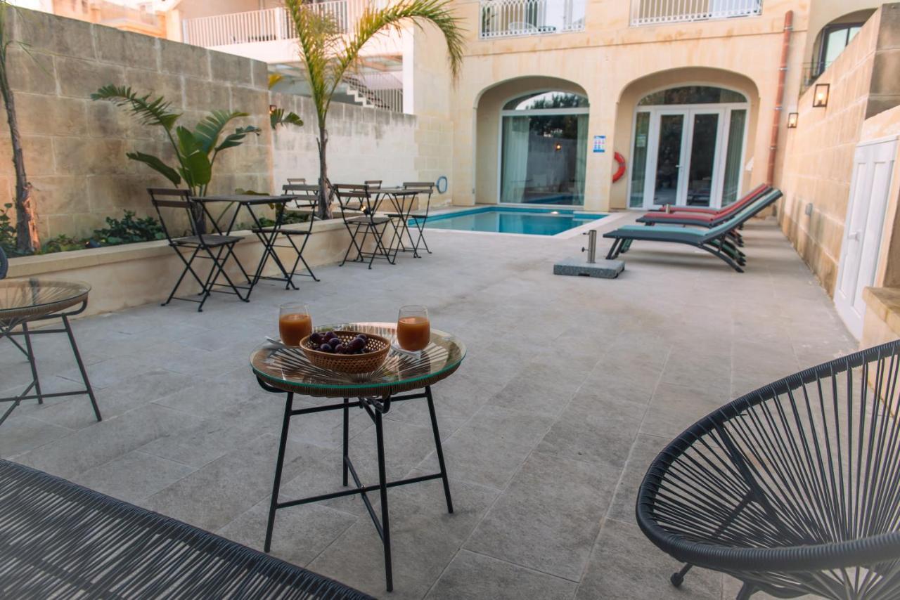 The Carob Tree Bed & Breakfast Victoria Bagian luar foto